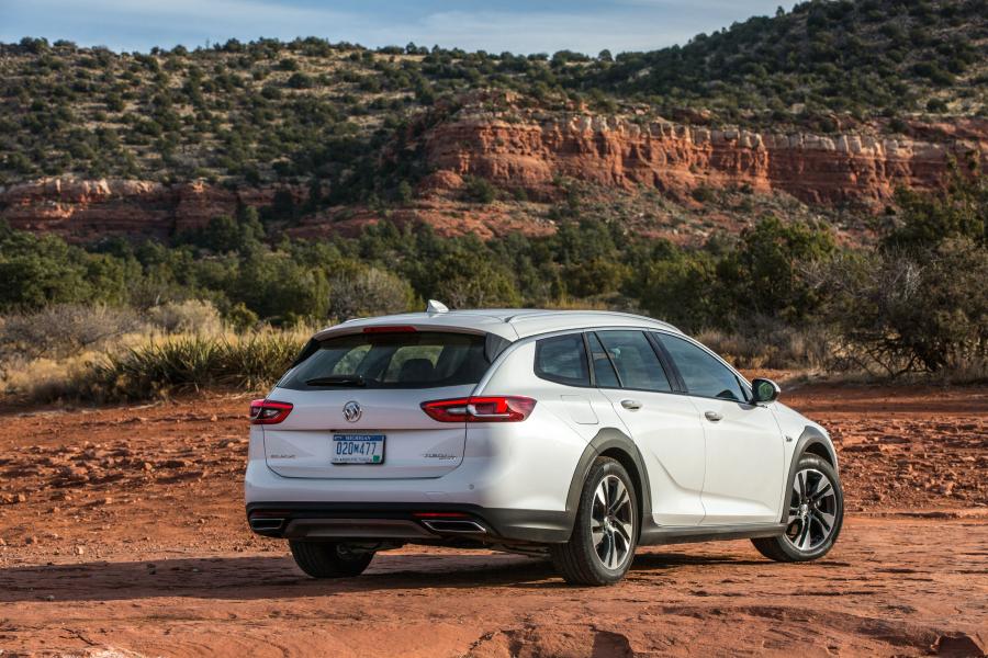  Buick Regal TourX 2017 года  (NA) (фото 18 из 61)